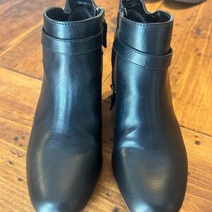 Dr. Scholl’s Black Leather Ankle Boots